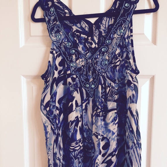 A great Summer top in Size Large 💙