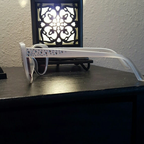 ❌❌🚫❌❌~SOLD~Sunglasses - Picture 2 of 2