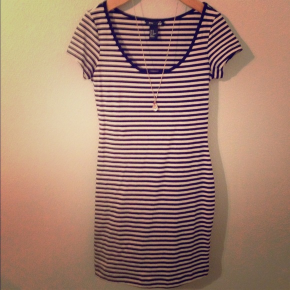 🚫SOLD🚫 H and M black and white striped dress