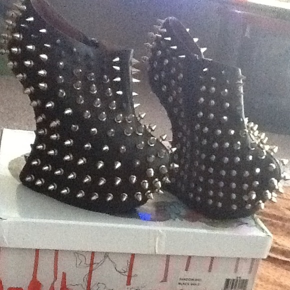 Heel Less Booties - Picture 2 of 4