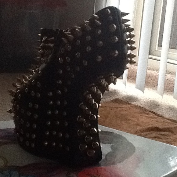 Heel Less Booties - Picture 3 of 4