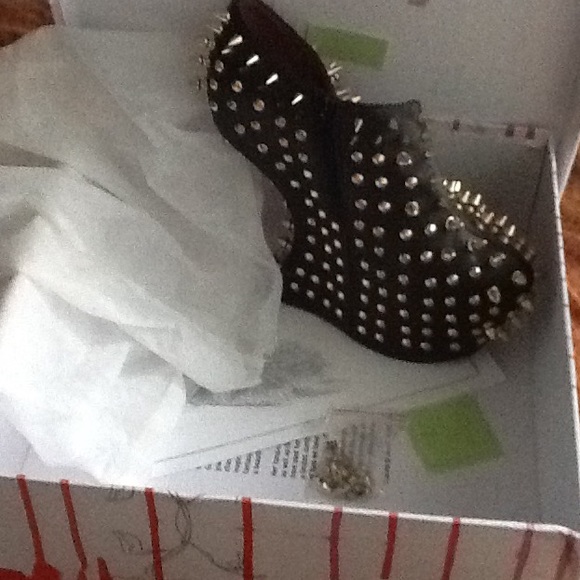 Heel Less Booties - Picture 4 of 4