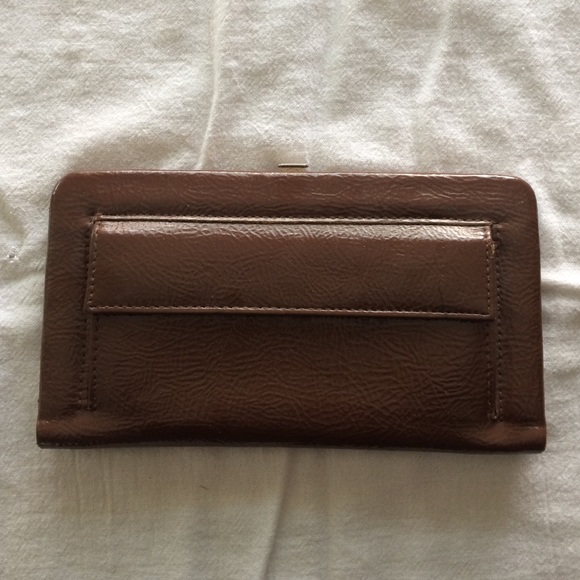 Hato Hasi brown wallet