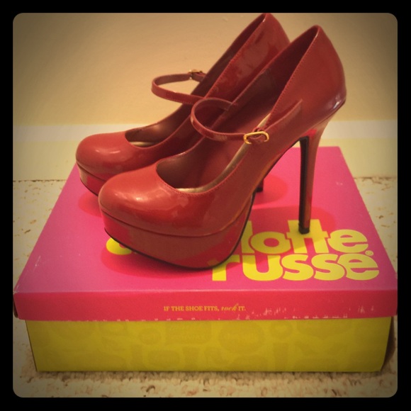👠New In Box Charlotte Russe Red Platforms Size 8