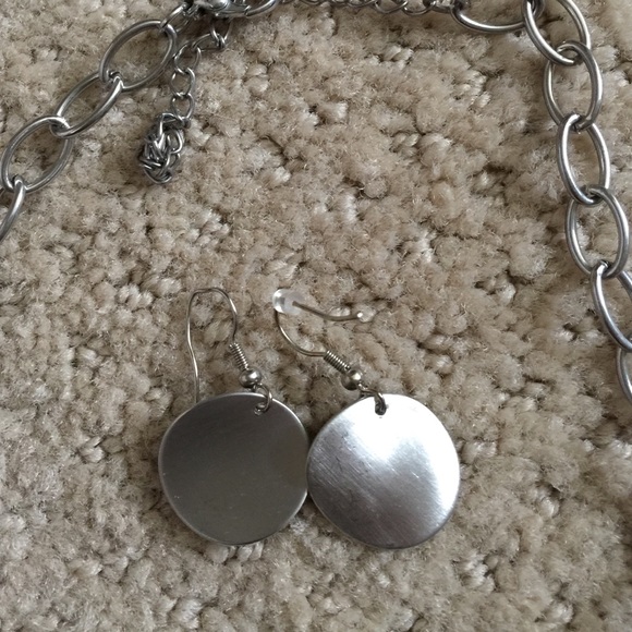 Silver necklace with matching earrings. - Picture 3 of 3