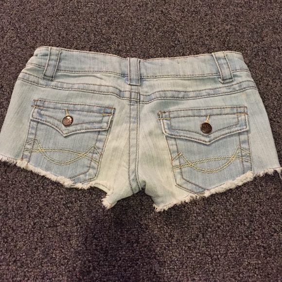 Shorts - Picture 2 of 3