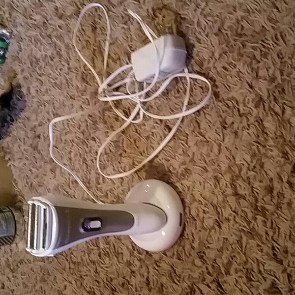 Women's electric razor