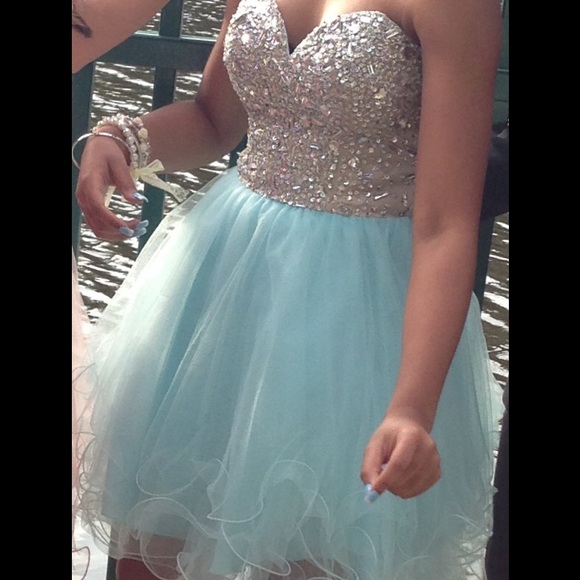 PROM DRESS - Picture 2 of 3