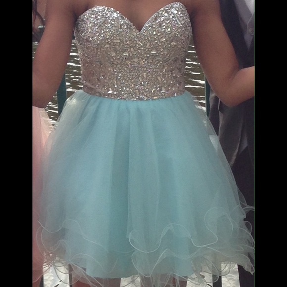 PROM DRESS - Picture 3 of 3