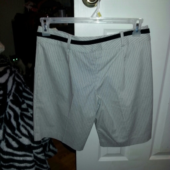 Shorts - Picture 3 of 3