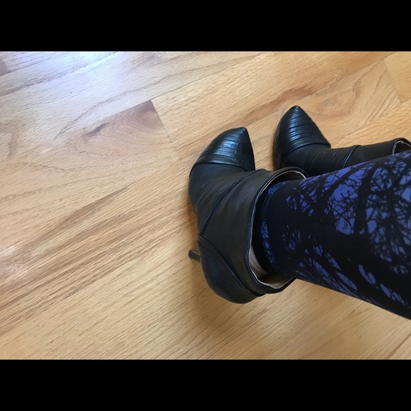 Black ankle booties jadia  L.A.M.B. - Picture 6 of 8