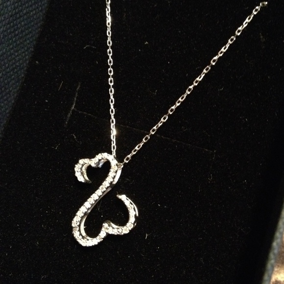 Kay's "Open Heart" diamond necklace 💎