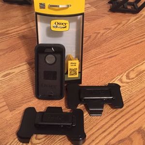 iPhone 5/5s black otter box and 2 side clip holder