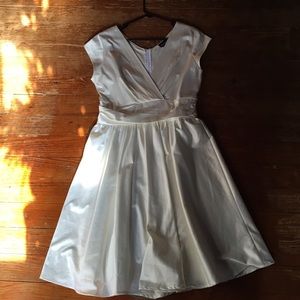 Retrolicious white dress.