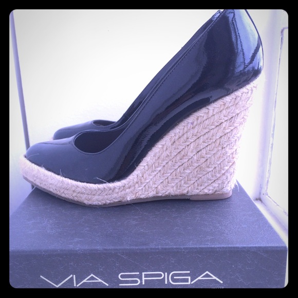 Black patent leather wedges.