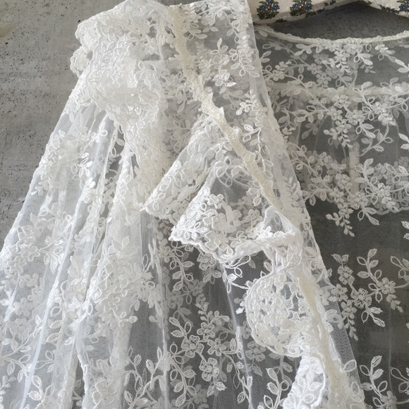 vintage | trailing dreams lace robe - Picture 2 of 4