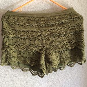 Flying Tomato Tiered Lace Shorts