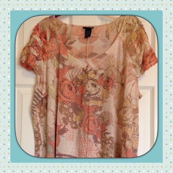 Lane Bryant Tops - ⬇️ Price Drop‼️ Lane Bryant Flowered Sharktail Top