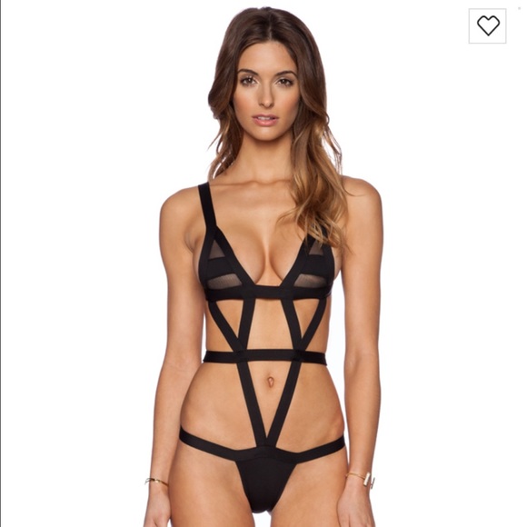 Minimale animale inspired monokini  nasty gal tobi