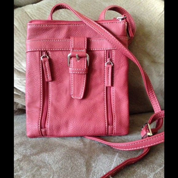 Red cross body purse. Organization lots of space - Picture 1 of 4