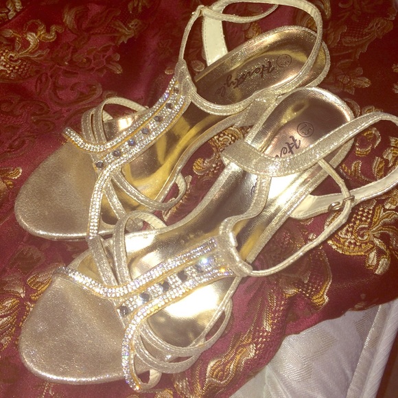 Size 7/7.5 heels for sale