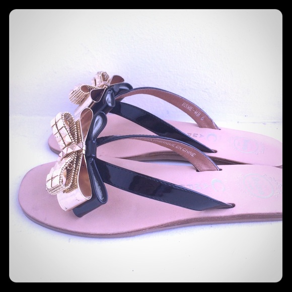Black and gold patent leather sandals.