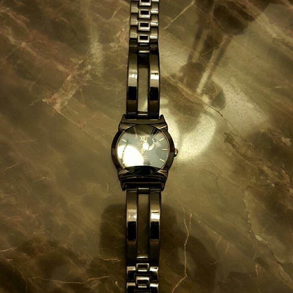 Beautiful Men's Watch Needs A Battery - Picture 1 of 2