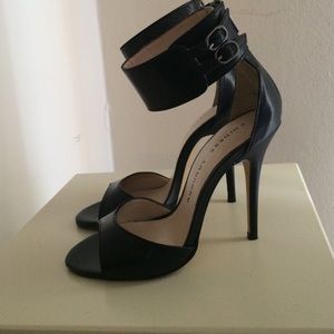 Super cute Chinese Laundry heels.