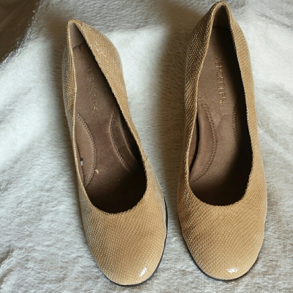 Beautiful snakeskin leather wedge heeled pumps