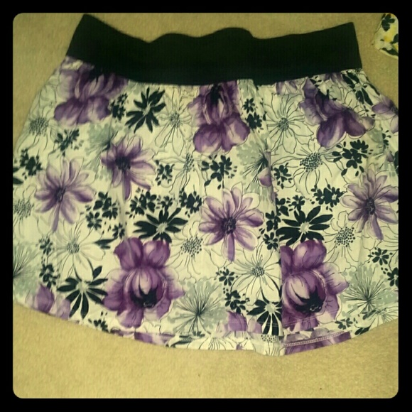 Never worn nice floral print skirt.