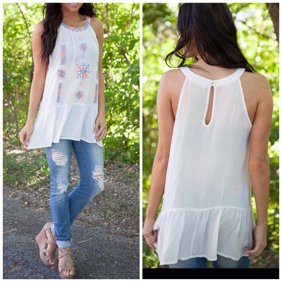 ❌SOLD OUT ❌ Embroidered halter tunic - Picture 2 of 4