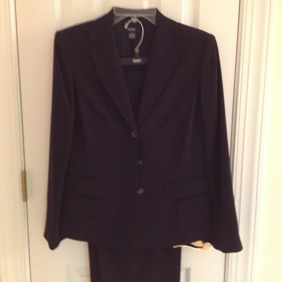 Alfani size 4 crepe black suit.