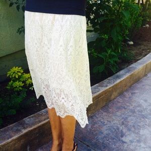 H&M cream lace skirt.