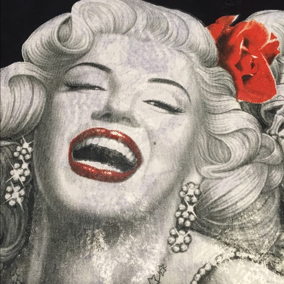 ✨SOLD IN BUNDLE✨Marilyn Monroe Lace top - Picture 4 of 4