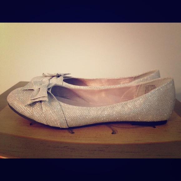 SO Silver Sparkly Flats with Bow