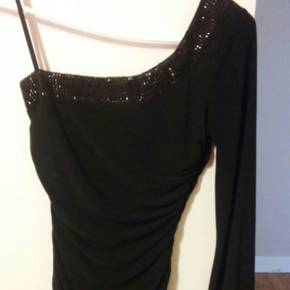 Short tight, black dress, flare arm