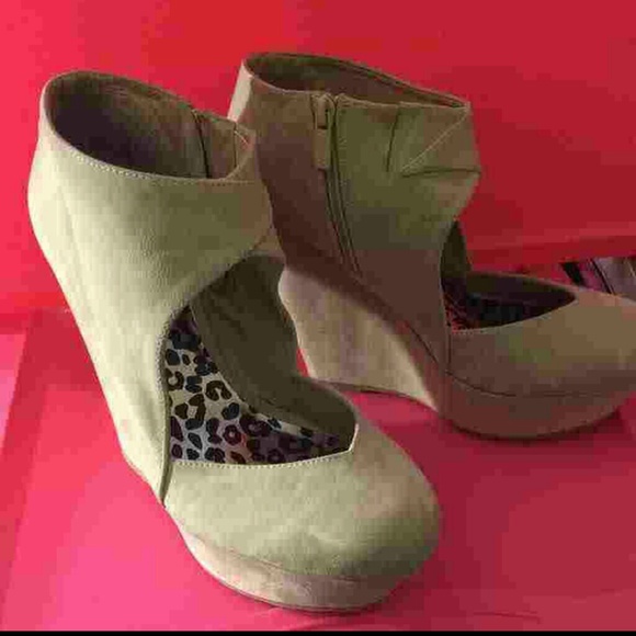 Beige wedges