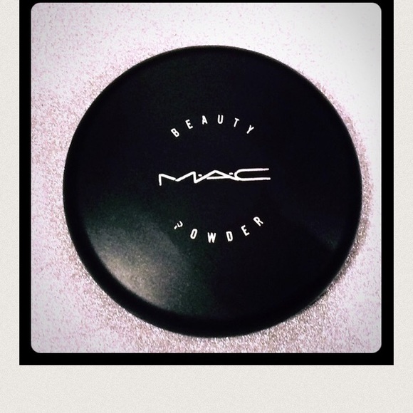 MAC Shell Pearl
