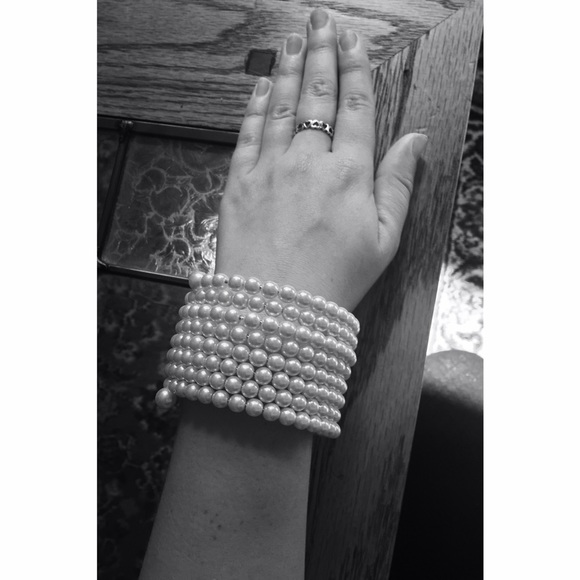 Stacked pearl bracelet