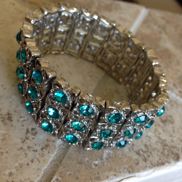 Beautiful Turquoise Cubic Zirconia Bracelet - Picture 2 of 3
