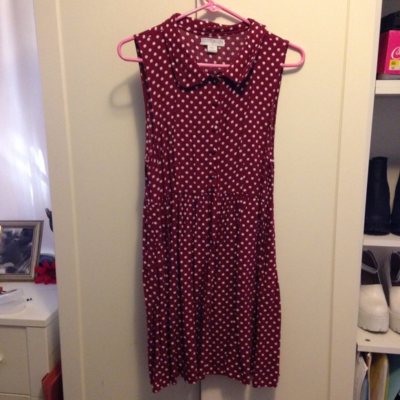 Red sleeveless polka dot dress