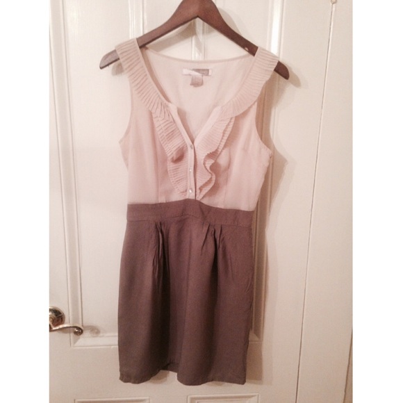 Cream & tan ruffle front dress - Picture 1 of 3