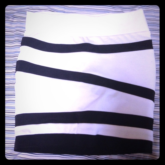 black and white pencil skirt