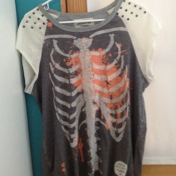 TRADED: Skull shirt