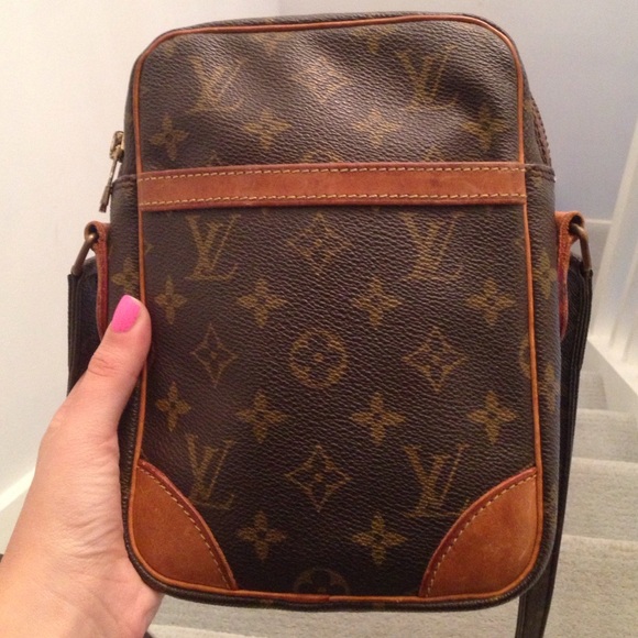 Louis Vuitton Purse - Picture 3 of 4