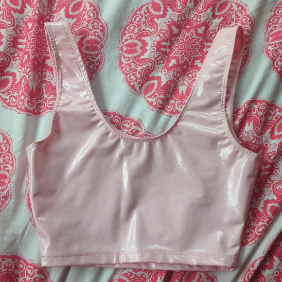 AA shiny crop tank top