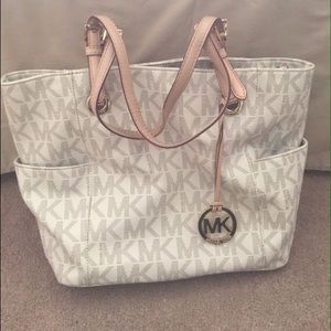 ON HOLD 🚫🚫🚫100% authentic Michael Kors bag