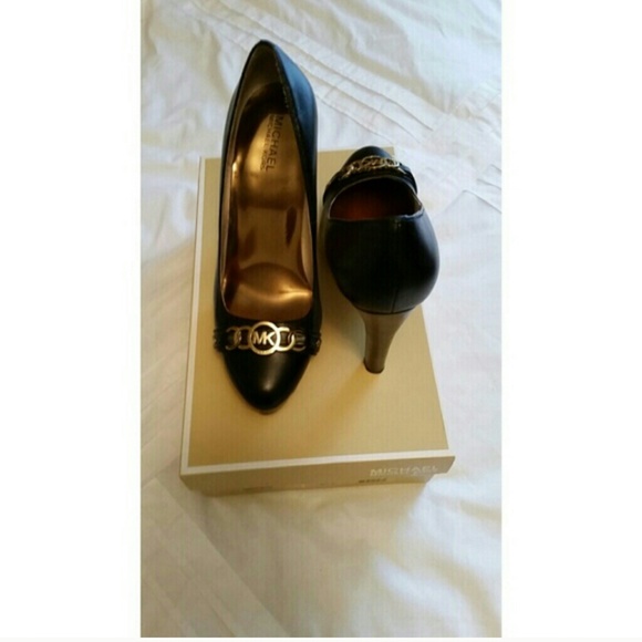 Michael Kors Black Pumps