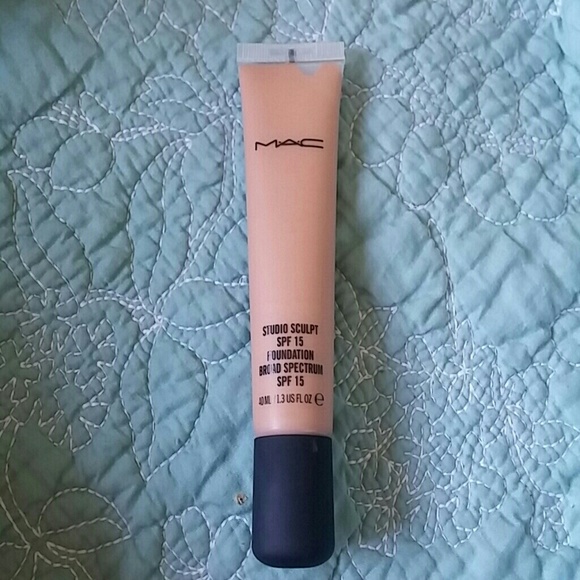 Mac NC42 studio sculpt foundation