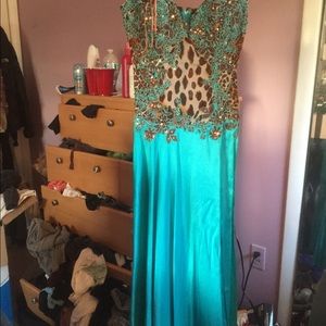Selling a jovani size 4 long dress